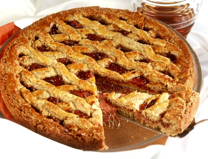 tarta linzen StockFood 00118076 HiRes jpeg