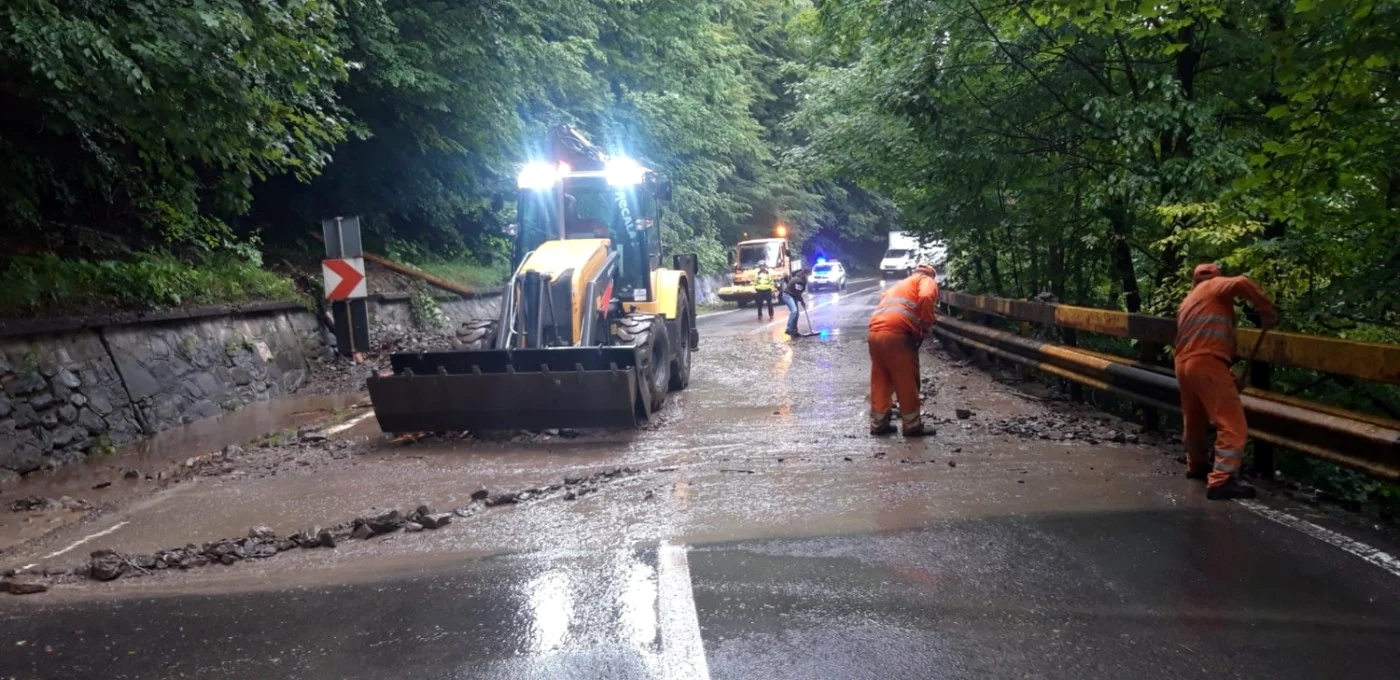 DN1A inundat în urma furtunii de vineri dimineaţa FOTO IPJ Prahova