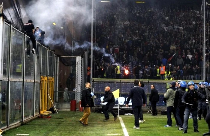 Partida Italia - Serbia, suspendată pentru incidentele din tribune FOTO ultras-tifo.net