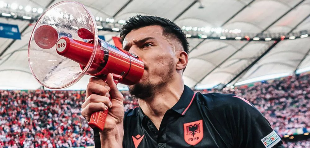 UEFA l-a suspendat două meciuri pe albanezul Mirlind Daku, de la EURO 2024, din cauza scandărilor naţionaliste