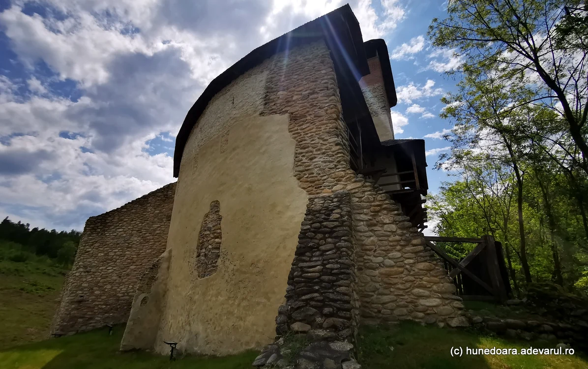 Cetatea medievală Mălăiești (foto: Daniel Guță)