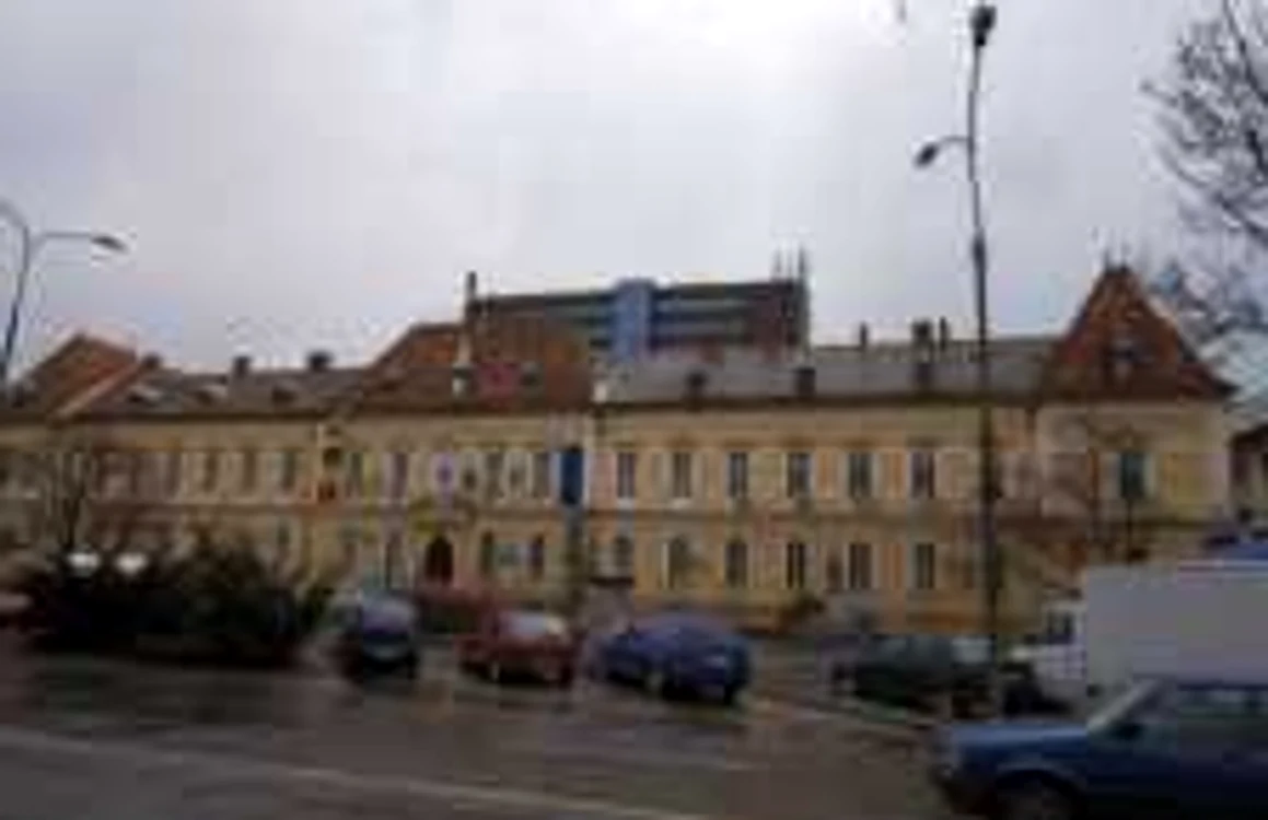 Sediul fostei primării mai stă cel puţin un an fără reparaţii