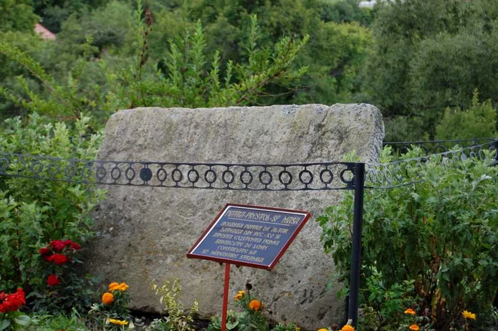 Piatra primului altar, construit în secolul al XV-lea