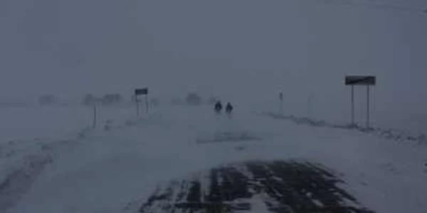 Buzoienii vor avea parte de zăpadă şi viscol până mâine seară