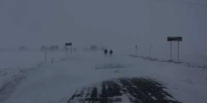 Buzoienii vor avea parte de zăpadă şi viscol până mâine seară