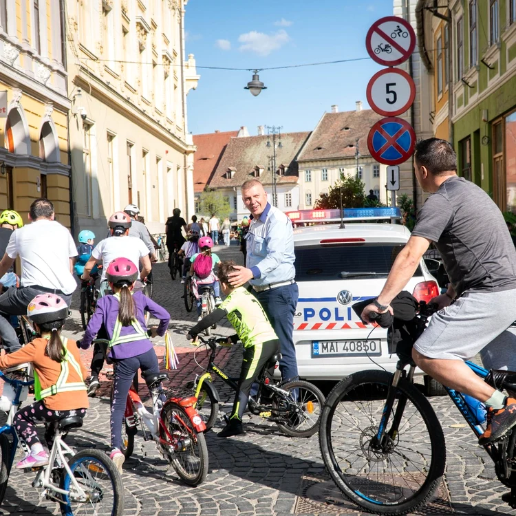 Tur de bicicletă dedicat elevilor la Sibiu Foto Urban Bike Revolution