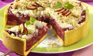 tarta cu prune si aluat sfaramicios jpeg