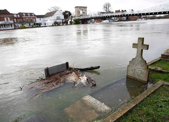 Inundaţii în sudul Angliei (Foto: reuters)