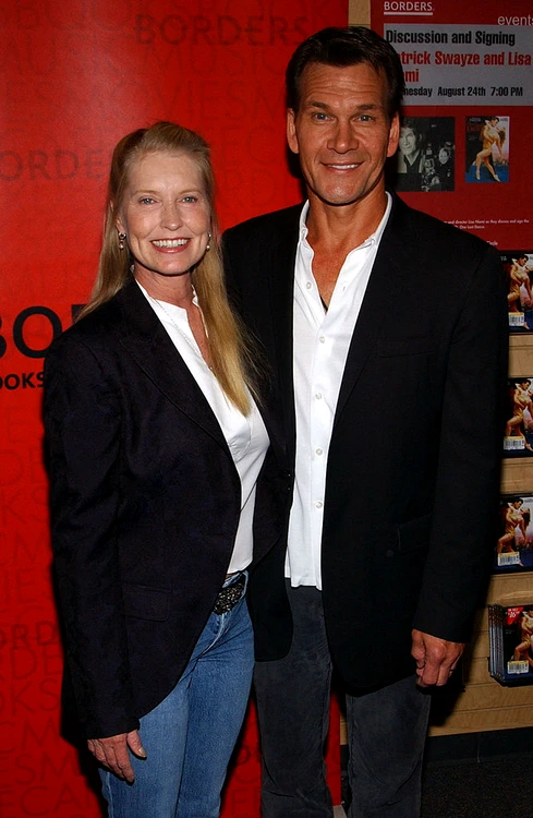 Patrick Swayze Appears At Borders Bookstore jpeg