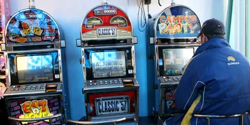 Poliţistii au verificat peste 80 de săli de jocuri de noroc FOTO: Arhivă