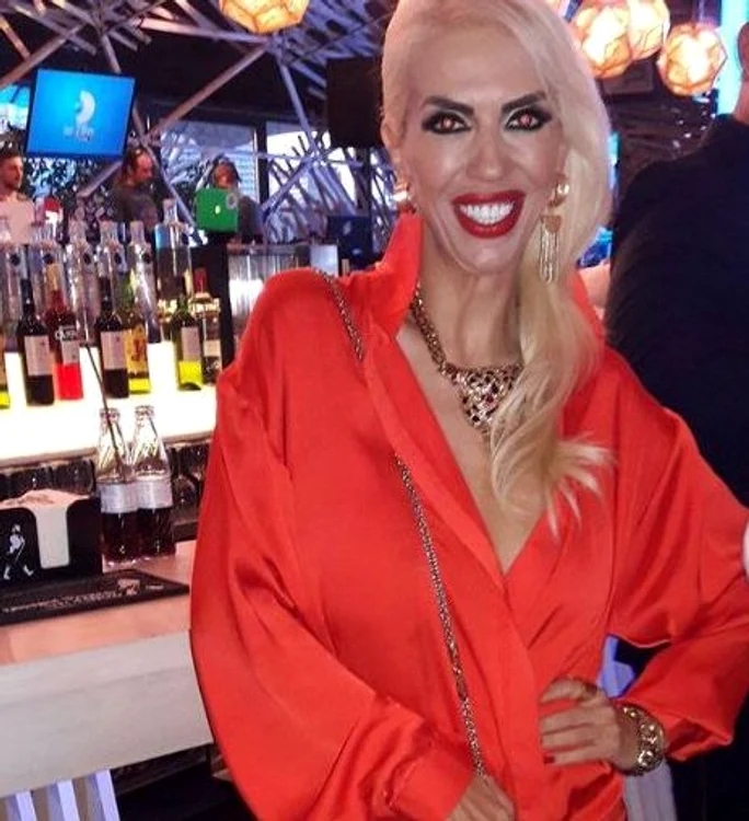 
    Ana-Maria Barnoschi a purtat tot o rochie roșieFoto: Gheorghe Chelu  