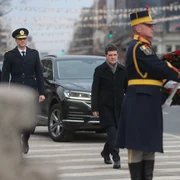 Nicușor Dan la troița de la Piața Universității în memoria victimelor Revoluției Române  jpg FOTO INQUAM/ George Călin