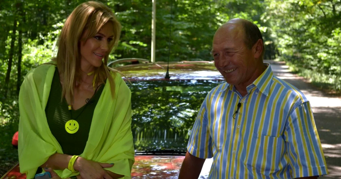Traian Băsescu şi Roxana Ciuhulescu au vorbit despre noul model Dacia Logan MCV