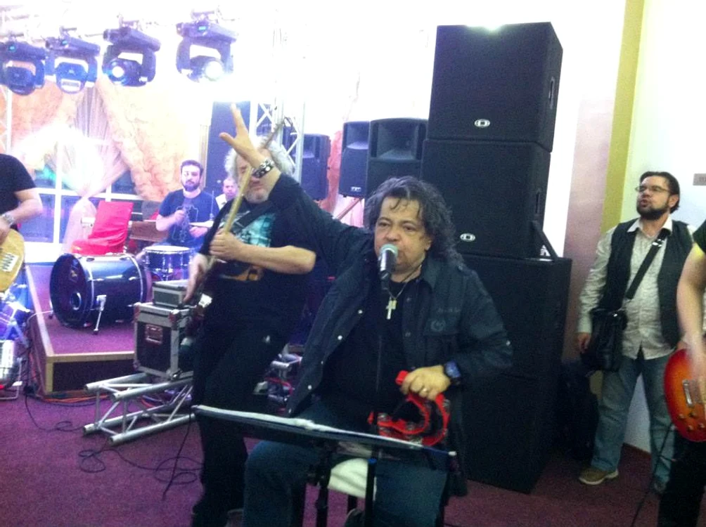 
    Leo Iorga s-a reîntors pe scenă FOTO Facebook  