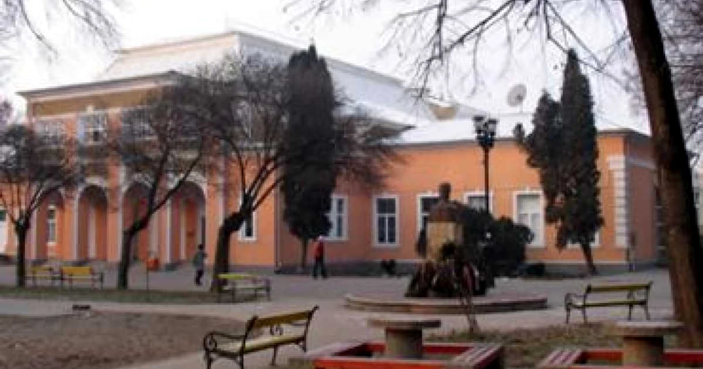 Alba Iulia: Pontul zile - Expoziţie şi concerte la Galele Studenţeşti
