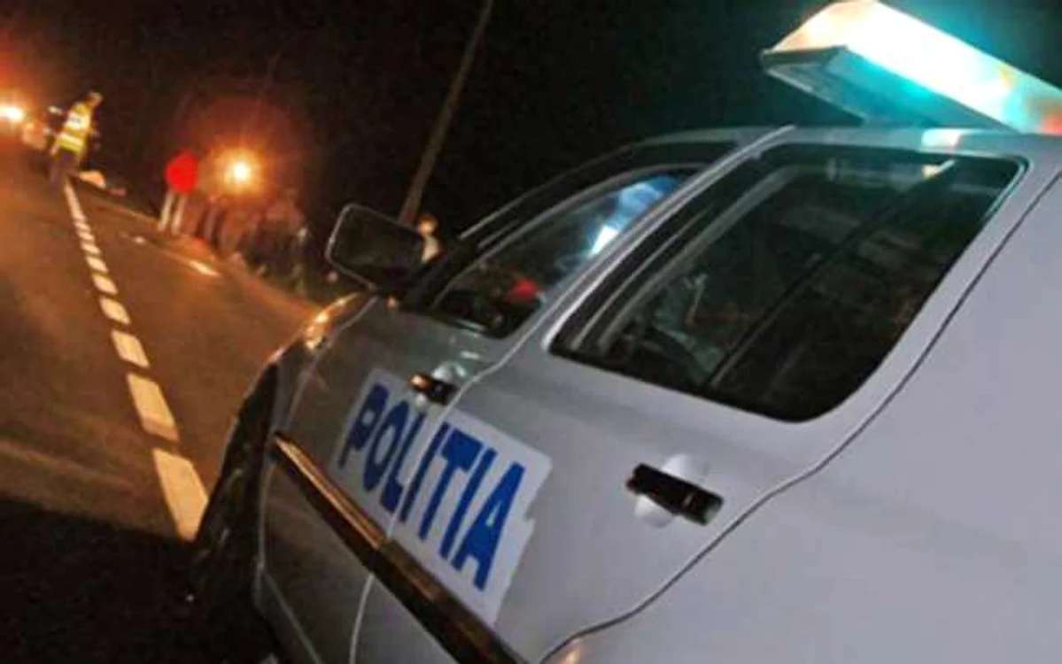 În urma verificărilor poliţiştii au descoperit că nicio persoană din maşină nu deţine permis FOTO: Adevărul