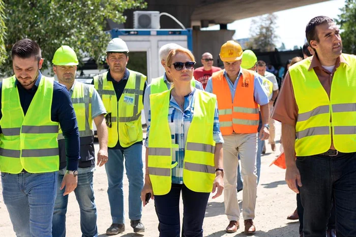 Gabriela Firea a verificat stadiul lucrărilor din zona Pod CiurelFoto: Facebook
