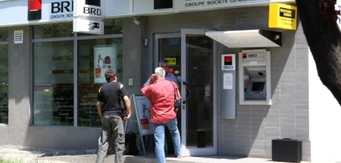 Braşov: Jefuitorul de la BRD a dispărut în mai puţin de două minute