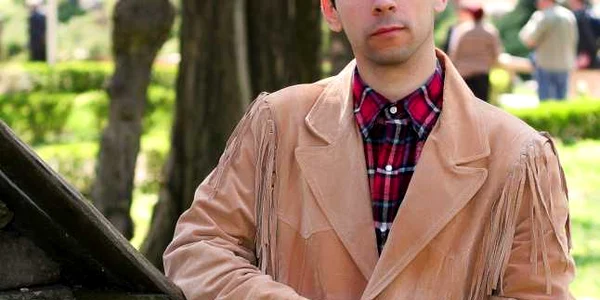 Târgovişte: Florian Ispas, face fotografii prin gaură de ac