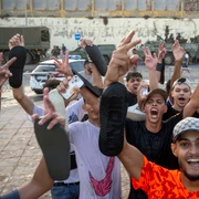 Sute de migranți au trecut din Maroc în enclava spaniolă Ceuta FOTO Profimedia