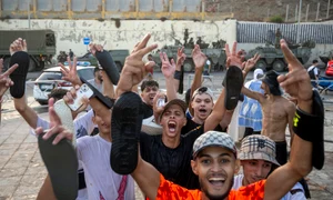 Sute de migranți au trecut din Maroc în enclava spaniolă Ceuta FOTO Profimedia