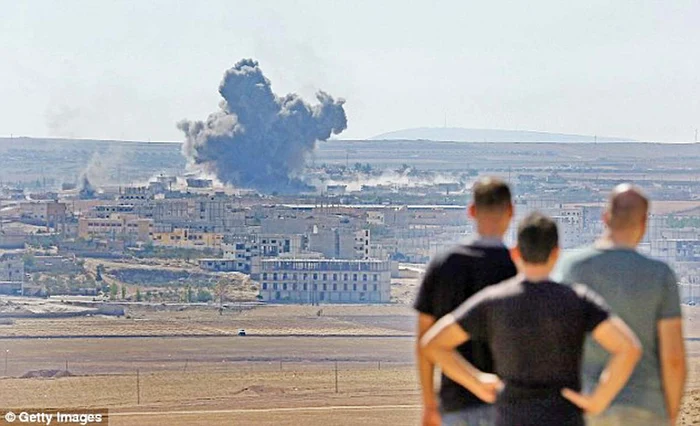 Nu pleacă de  acolo după ce se produc exploziile