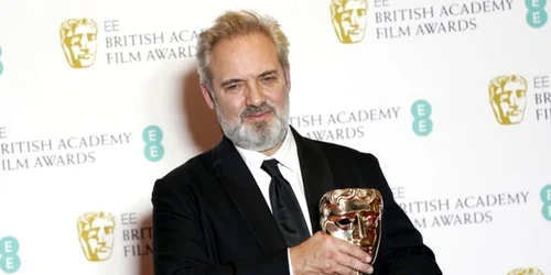 Regizorul filmului 1917 Sam Mendez a câştigat mai multe trofee la premiile BAFTA 2 februarie 2020 FOTO EPA-EFE