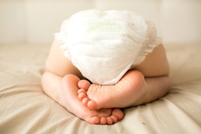 Pampers - scutece - bebelus FOTO Shutterstock 