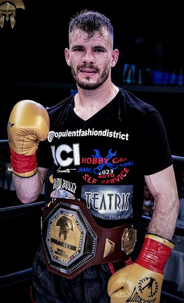 România are campion mondial la K1. Palmaresul lui Marian „The Terror“ Lăpușneanu: 33 de meciuri, 29 de victorii, din care 14 prin KO