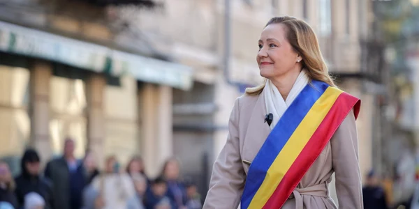 Elena Lasconi primarul Campulungului   Foto Facebook ELena Lasconi jpg