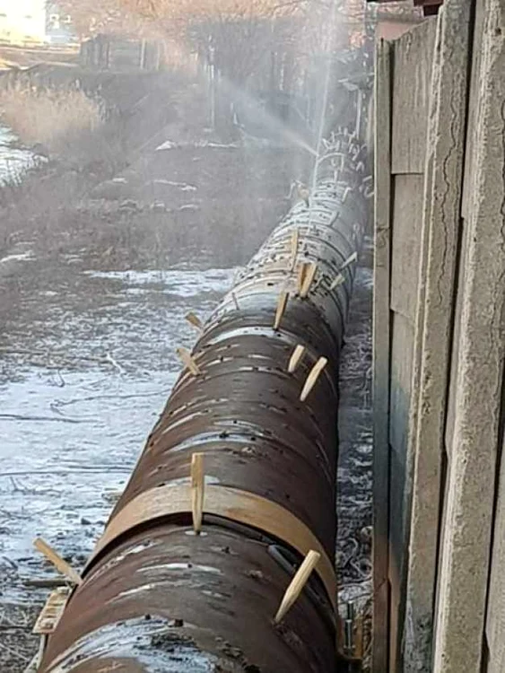 Apa Prod a devenit ţinta ironiilor după ce a fost postată o fotografie care arată starea dezastruoasă în care a ajuns conducta de apă care alimentează oraşul Haţegului