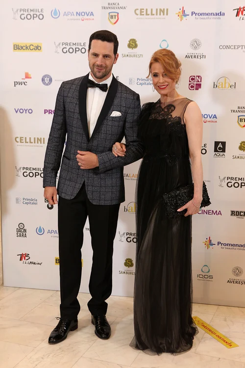 Monica Davidescu,  elegantă  la brațul lui  Adrian Nartea