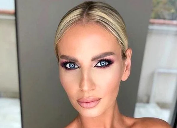 Andreea Bănică este o mămică extrem de HOT! Vedeta a făcut senzație pe litoral