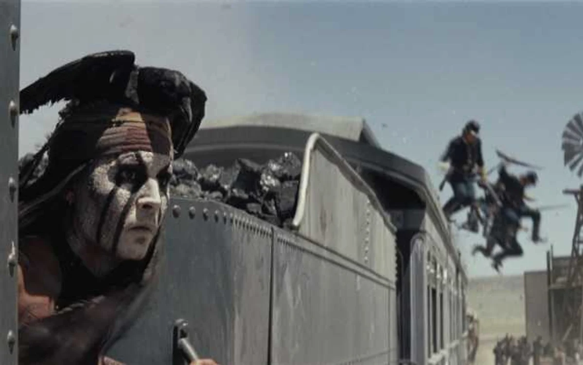 Johnny Depp în rolul indianului Tonto din "Lone Ranger - Legenda Călăreţului singuratic" FOTO Forum Film