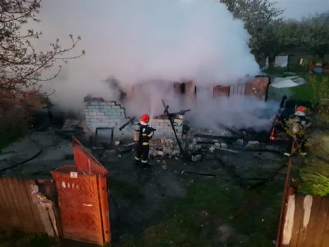 O casă din Prundeni - Vâlcea a luat foc iar proprietarul a murit carbonizat Foto ISU Vâlcea