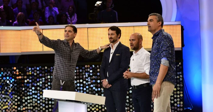 Dan Negru, alături de primii invitaţi ai show-ului „Te pui cu blondele?“: Andrei Aradits, Cosmin Seleşi şi Aurelian Temişan FOTO Gabriela Arsenie/Antena 1