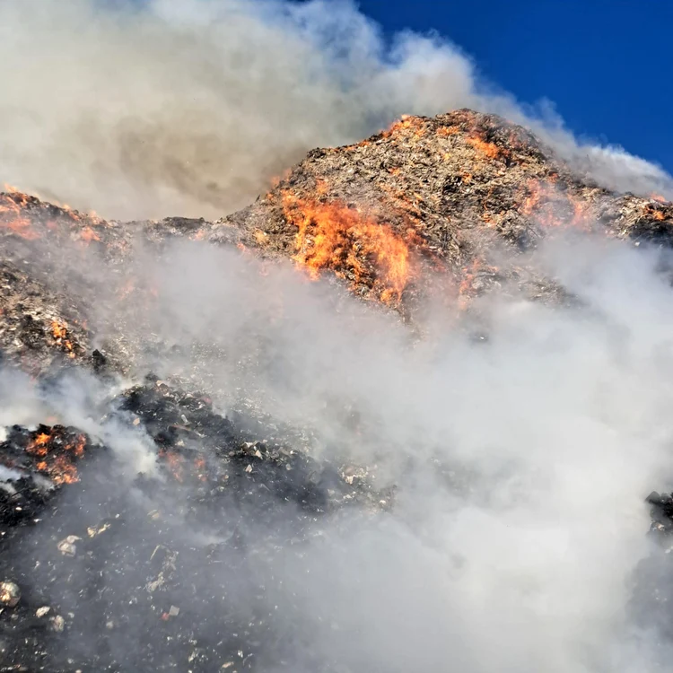 incendiu greu de stins în Vâlcea