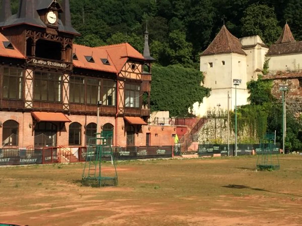 
    Adela speră că va readuce baza sportivă la gloria de altădatăFoto: Arhiva personală  