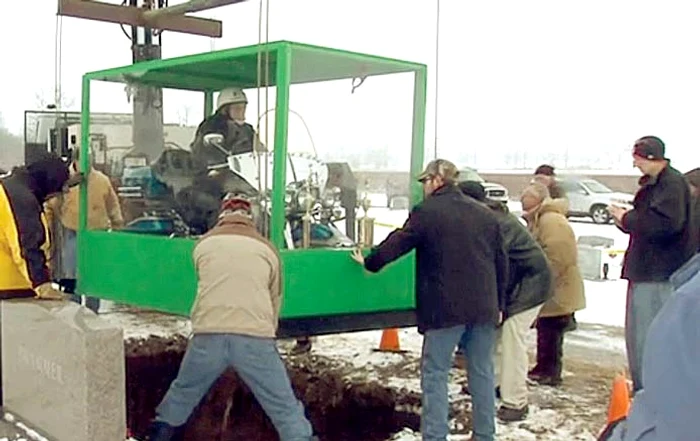 Bătrânul a fost fixat de motocicletă cu o tijă din metal