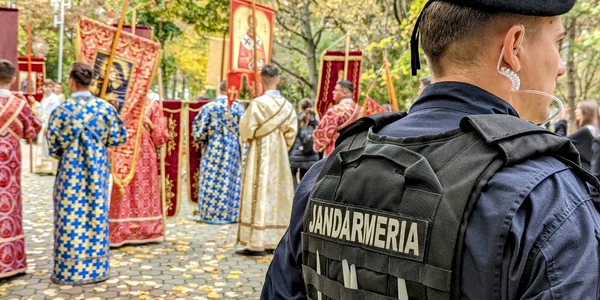 jandarmi la catedrala din Slobozia FOTO Facebook Jandarmeria Ialomița jpg