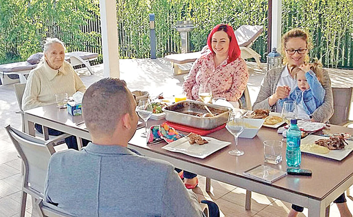 Mai 2016. De Paşte, acasă la patronul azilului
