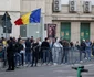 Sustinatori ai lui Calin Georgescu protesteaza in fata Arestului Central al Politiei