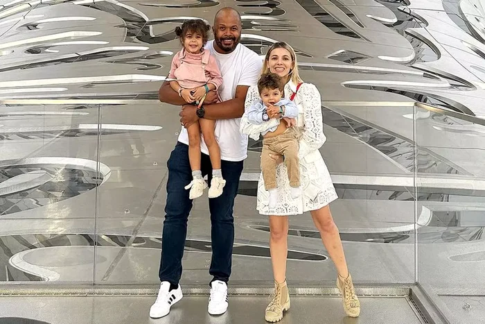 Andreea și Cabral Ibacka alături de copiii lor / foto: social media 