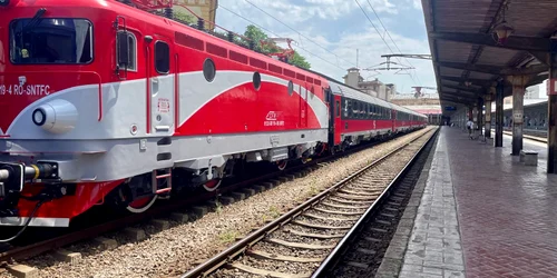 Tren de calatori pe o linie gresita la Chitila 1 jpg