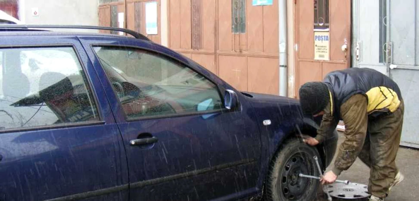 Mecanicii auto au de muncă în această perioadă. Foto arhivă