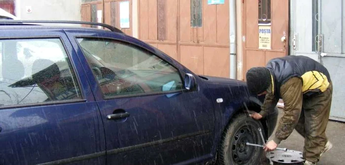 Mecanicii auto au de muncă în această perioadă. Foto arhivă