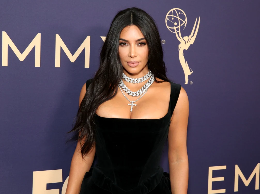 Kim Kardashian se mândrește cu formele ei voluptoase Sursă foto: Profimedia 