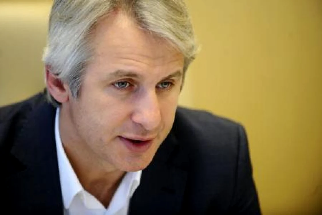 Teodorovici a promis din nou eliminarea accizei suplimentare de 7 eurocenţi şi a taxei pe stâlp  FOTO Agerpres
