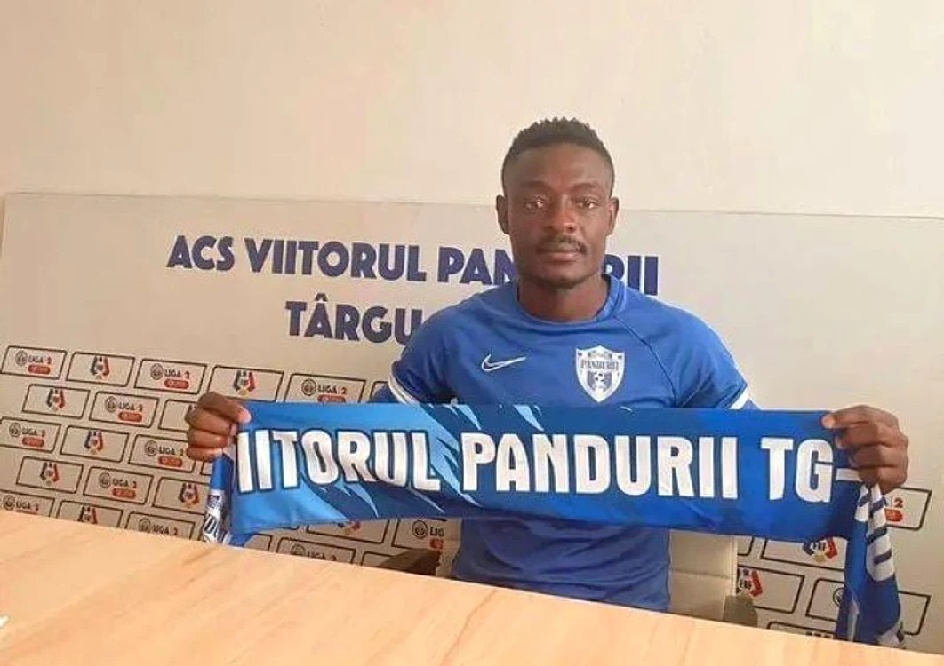 Atacantul camerune a fost transferat pe două containere Foto: Viitorul Pandurii Târgu Jiu/Facebook