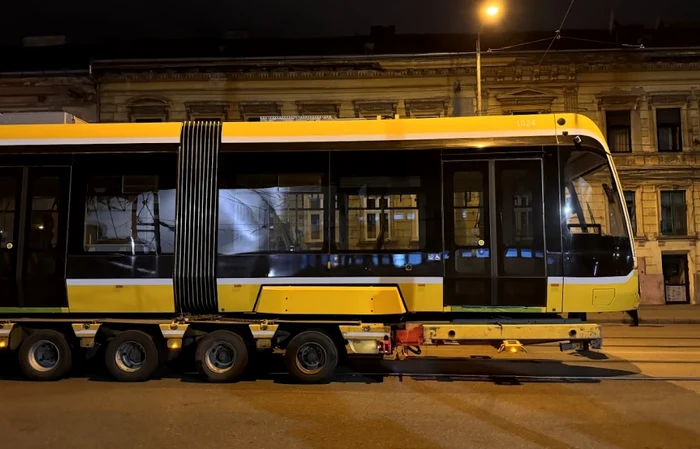 Primul tramvaiul galben a ajuns la Timișoara FOTO PMT